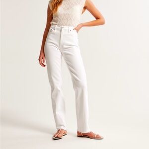 NWT Abercrombie Ultra High Rise 90’s Straight Jeans